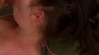 三人で日本のビキニの十代が犯された