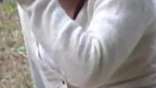 パンティーを通じたアジアの小便