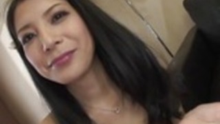 ベーブはちょうどハードコックを吸う前に彼女の猫をからかっ大好き