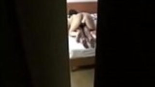 彼女は誰ですか？