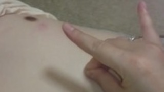 日本の赤ん坊は、からかうとHJを与えます