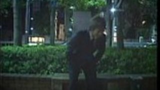 彼女のクリトリスをこすり毛深い女と美しいブルネット