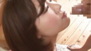 もっと日本の素人の女の子は男性が自慰行為を助けます