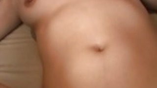 巨乳ブルネットクソ後にクリーム状に彼女のふさふさした女を取得します