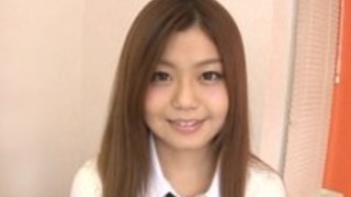 アジアの女の子ベーブ・アスカ・上島エシェル。