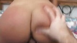 ブルネットの牛の女の子はコックを乗って着て素敵なお尻ストッキング