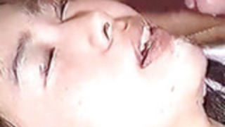 若い男にふくよかな熟女ティーチセックス