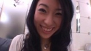 クーターに釘付けされている間クリス小澤は悲鳴