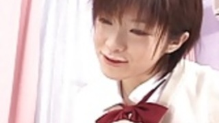 嫌なやつをクソアジアの十代の女子生徒の乳首