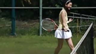 足立梨花 - テニス