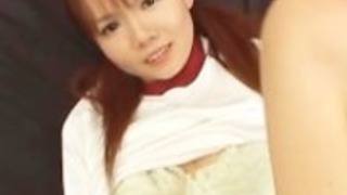 彼女のチームのユニフォームをいじるではかなり十代の天使Himena海老原