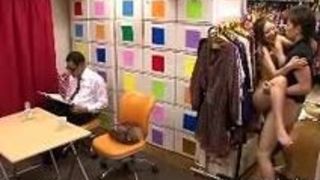 私の上司に日本人の女の子クソ次