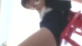 夏子は、彼女のクリトリスを彼女の服を脱ぐとおもちゃ