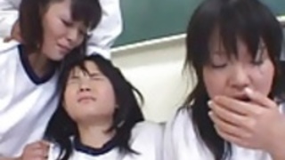 日本の女の子を吐きます