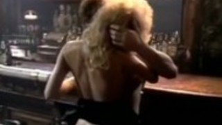 キャスリーンジェントリーは、ジョーイSilveraのは70年代にポルノはバーでシーンを作る狂った愛を示して