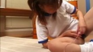 アジアのわいせつな雌犬は、使用する挨拶のおもちゃを持っています