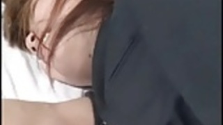 猫を剃った無修正日本のAV女優の学校の制服