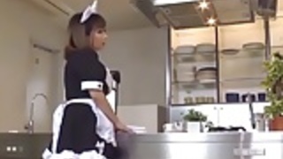 巨乳日本のメイド中出し