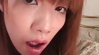 近くに十代の猫のアップ - 無修正日本