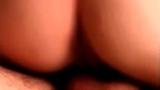 ディックは売春婦のような専門家のJAP看護師重い物の運搬コックを吸って