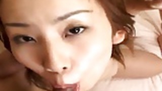 アジアの女の子は、多くの負荷をバイ取るPACKMANS