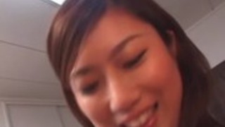 小さな下着とエッチなティーンアジア摩擦毛深い女