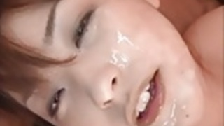 かわいい毛深いアジアは吸うとファック