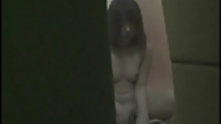 女子学生のシャワー盗撮によって捕獲