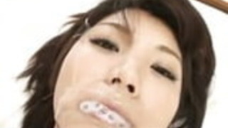 あずみ黒のランジェリーでは、2つの角質のコックと腰を取る