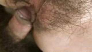 日本の熟女ナトリリッヒが彼女の猫を喜ばせる