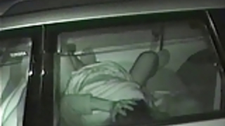 ダーク車の後部座席クソ