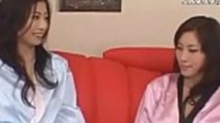 一番ホットな日本の売春婦立花理子、クレイジーフィンガーリング、ストラップン