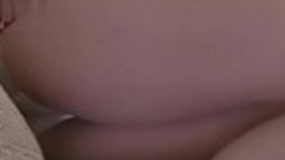 日本のステップモムは彼女のステップソンで目覚めを起こすPornallday.com