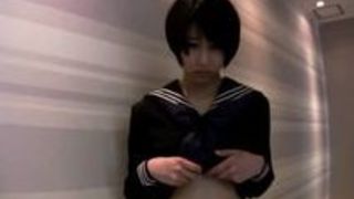 超おとなしそうなマジメ系のJKがまさかの援助交際…かなり嫌そうだけどお金のためにがんばります