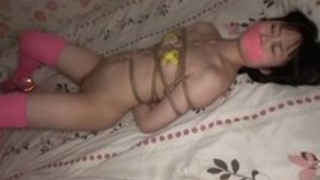 【加藤しおり】これは合法少女好きだよね？ベビーフェイスすぎる無毛症のカワイイ女の子が亀甲拘束されちゃう