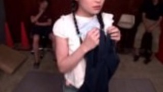 玩具潮吹き小さな日本の赤ん坊を刺激しました