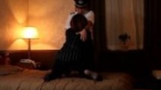 彼女のホテルの部屋で犯さ日本のMILFアテンダント