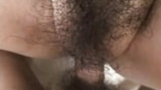 ティーン日本中部真由は若々しい体を披露する