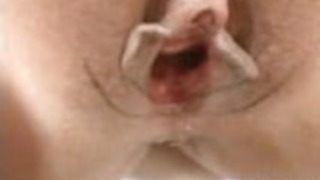 成熟した日本のベイビー伊江テルミは喜びを叫ぶ