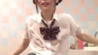 足コキをして興奮する美人娘【跡美しゅり】バックでスケベに喘ぐ