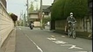 日本のお母さんは、彼女の友人をファックするために丸い娘を誘惑する