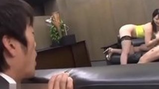 同僚の前で社長とのセックスを見せつけるヘンタイ痴女OL