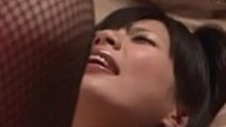 セクシーお尻ジャパニーズミルク彼女のタイトな穴の両方でシャロンを試みる