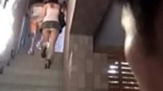 ミニスカートで日本の女子を検閲