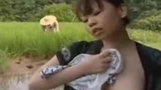 【桃井りか青姦】巨乳の熟女、桃井りかの青姦プレイがエロい！！【ヘンリー塚本作品】