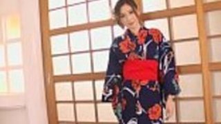 乱れ肌蹴る浴衣撫子 前田かおり
