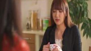 不動産業者を偽る男にレイプされてしまった美人妻 iQoo