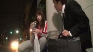 酔っ払いを介抱したら超絶淫乱ムチムチ娘だったので夜通しパコｗ