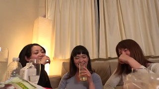 EB-158 ハズレ合コン終わりで反省会中の女子大生3人！不完全燃焼だったらしく誘ってみたら即OK！へべれけ乱交突入！仲良しだからフェラもセックスも皆一緒に楽しんじゃう！中○ししても笑顔で記念撮影に応じてくれました！