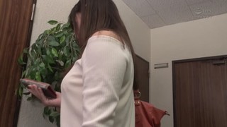 GS-277 嫁が留守中の家に嫁の妹と二人っきり！なのに僕を全く警戒する様子もなくパンチラしまくり、ノーブラで乳首もピンピン！目のやり場に困ってテレビをつけると、入れっぱだったエロDVDが流れてしまい気まずい雰囲気…。